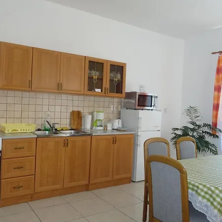 Apartment Borostyan Vendeghaz *