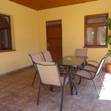 Apartment Borostyan Vendeghaz *